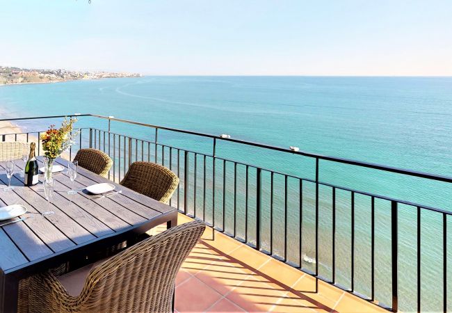 Apartment in Fuengirola - Olimpo - Fuengirola Beachfront Newly Renovated Apa Apartment in Fuengirola - Olimpo - Fuengirola Beachfront Newly Renovated Apa