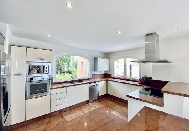 Villa in Mijas Costa - Villa Medina de Torrenueva - Amazing Sea View Vill Villa in Mijas Costa - Villa Medina de Torrenueva - Amazing Sea View Vill