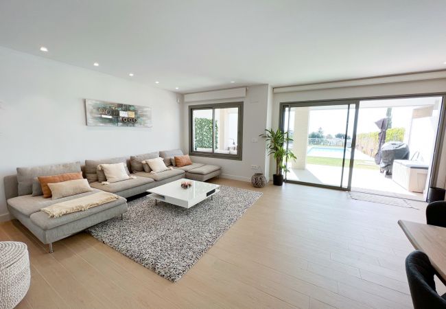 Villa in Mijas Costa - Luxury House By Higueron - Private Pool Villa in Mijas Costa - Luxury House By Higueron - Private Pool